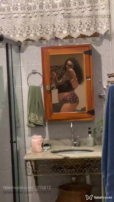 Acompanhante mulher com cabelo castanho de olhos castanhos em Ubatuba - Lorena Garcia