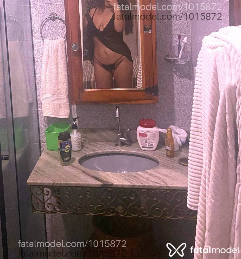 Acompanhante mulher com cabelo castanho de olhos castanhos - Lorena Garcia