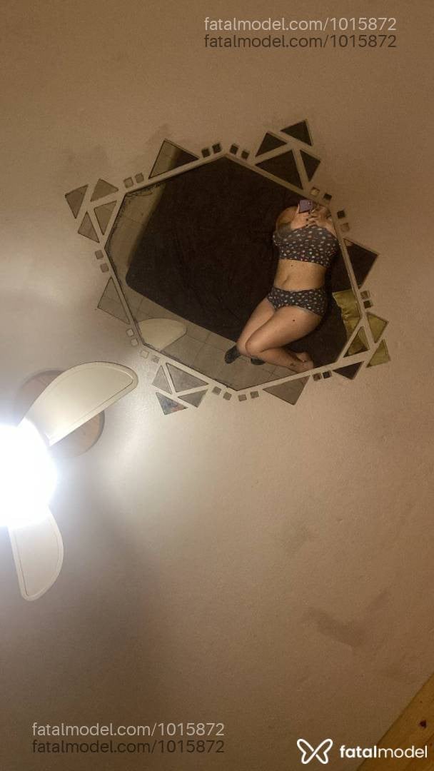 Acompanhante mulher com cabelo castanho de olhos castanhos - Lorena Garcia