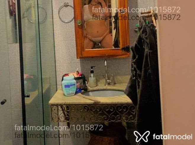 Acompanhante mulher com cabelo castanho de olhos castanhos - Lorena Garcia