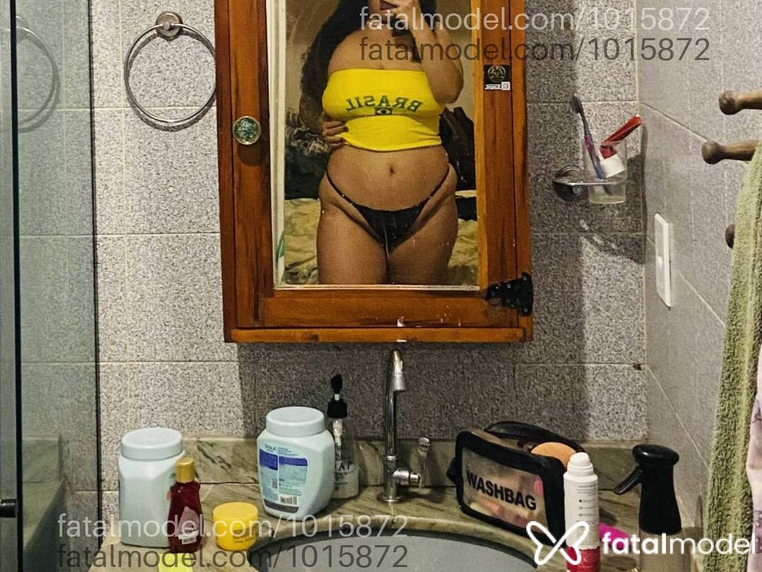 Acompanhante mulher com cabelo castanho de olhos castanhos - Lorena Garcia
