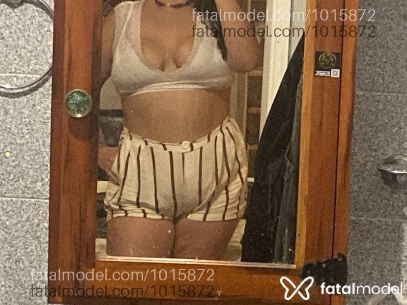 Acompanhante mulher com cabelo castanho de olhos castanhos - Lorena Garcia