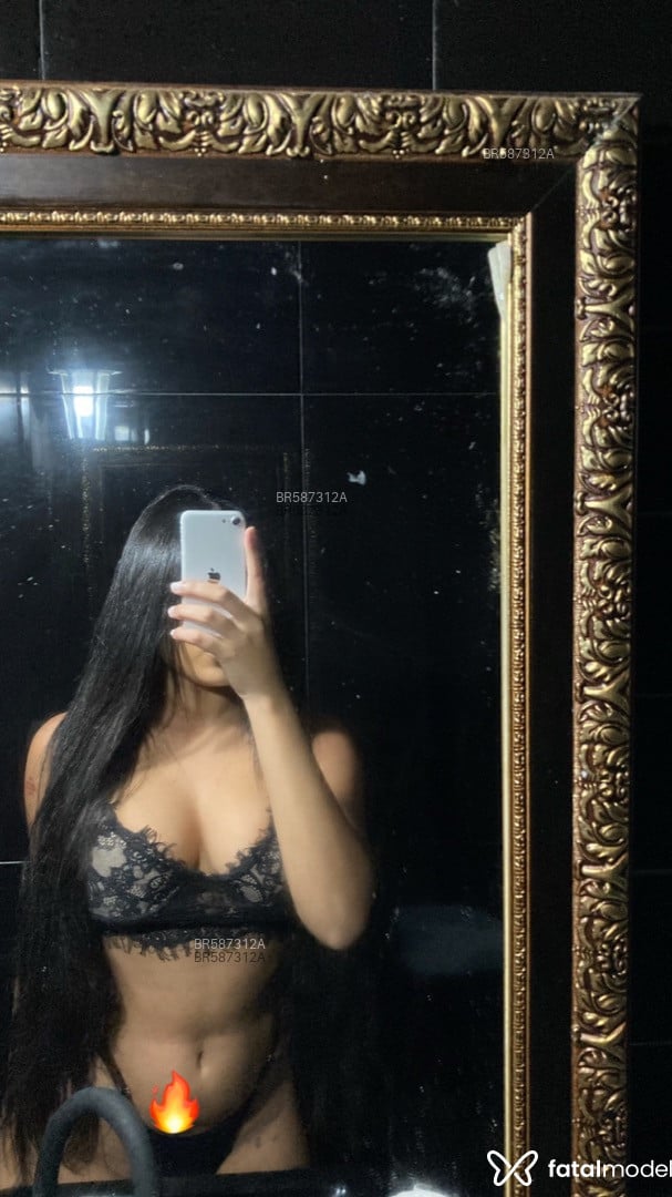 Acompanhante mulher morena (o) de olhos castanhos em São Paulo Acompanhante mulher morena (o) de olhos castanhos em São Paulo - Emily Ferraz