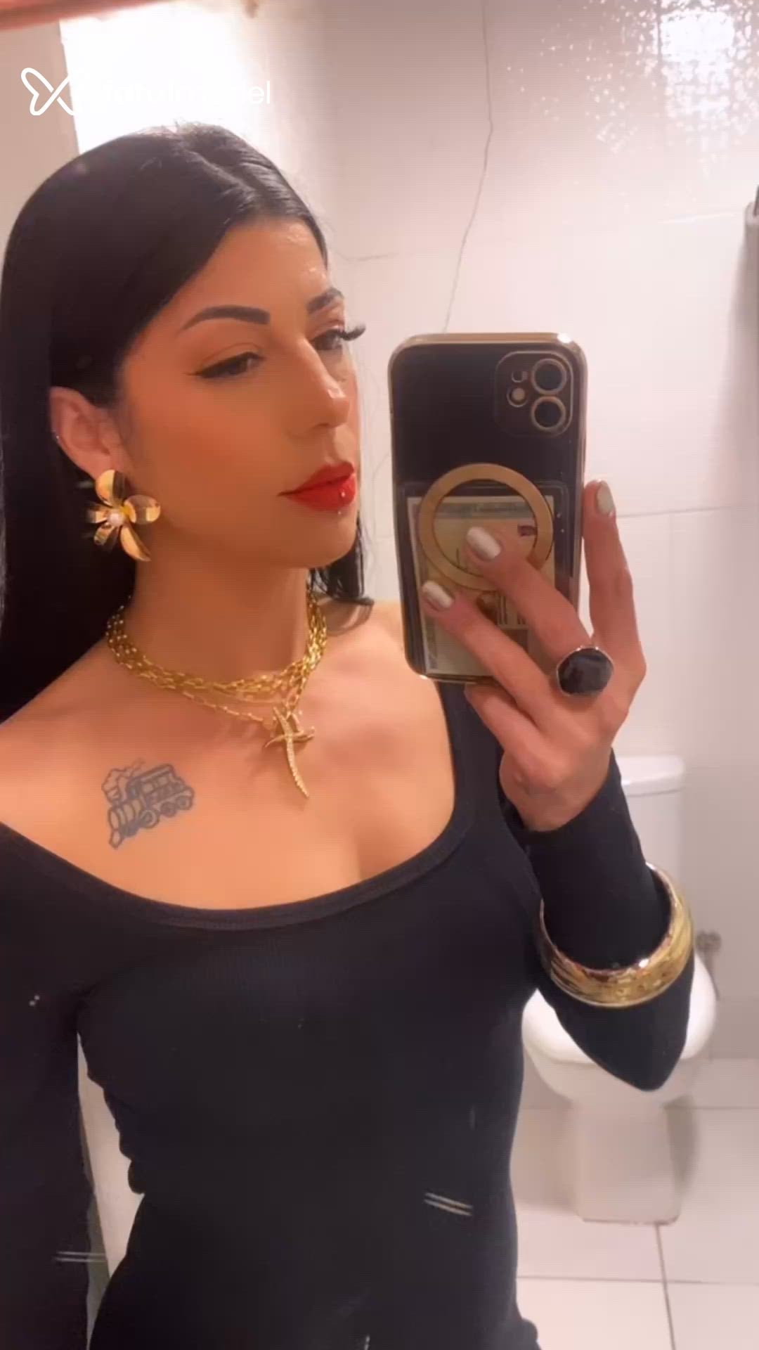 Acompanhante mulher morena (o) de olhos castanhos - Lívia