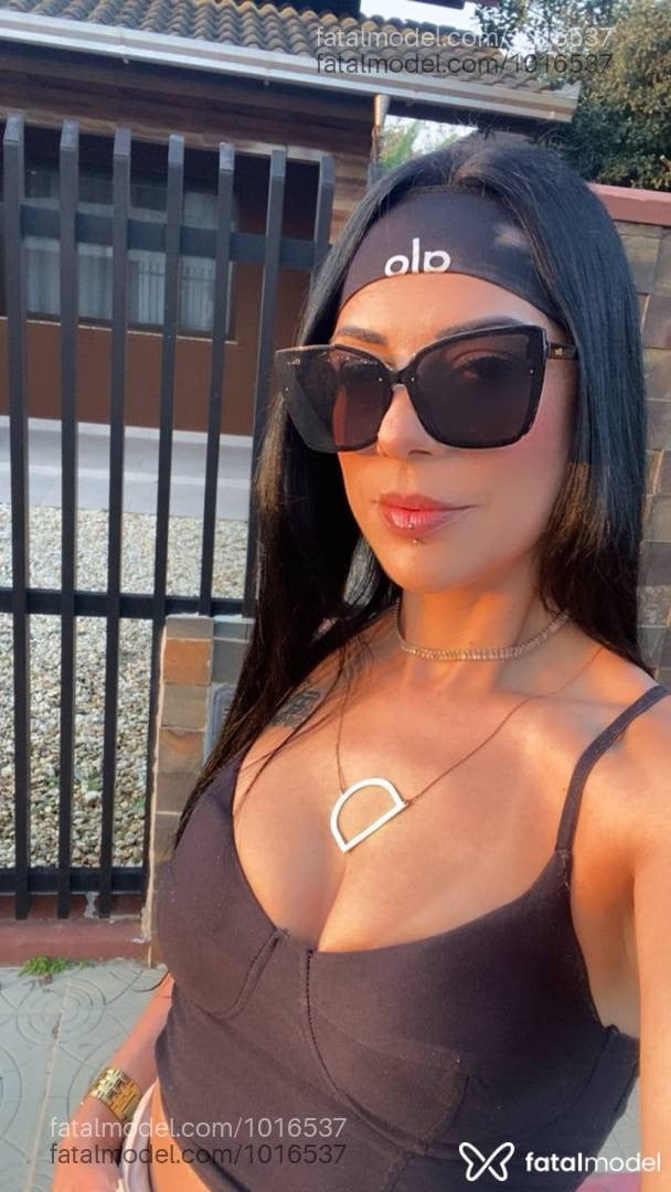 Acompanhante mulher morena (o) de olhos castanhos - Lívia