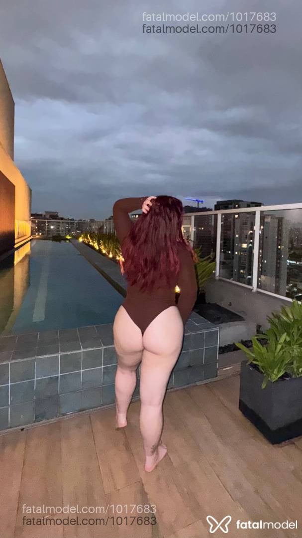 Acompanhante mulher loira (o) de olhos castanhos - Bella Stewart