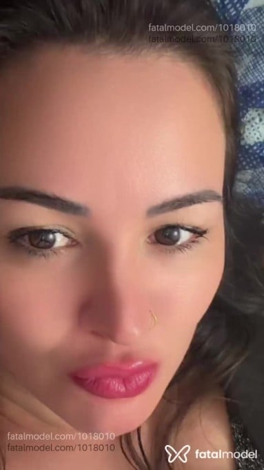 Acompanhante mulher com cabelo castanho de olhos castanhos - Naomy Ferraz