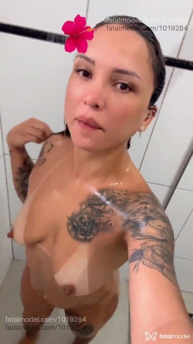 Acompanhante mulher loira (o) de olhos castanhos em Balneário Camboriú - Larissa