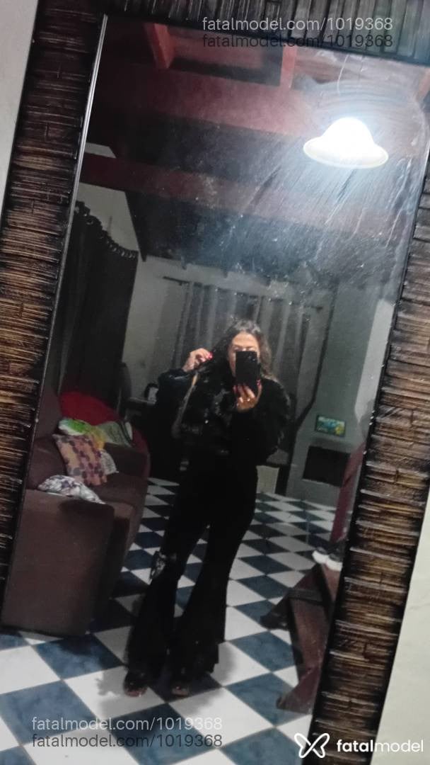 Acompanhante mulher com cabelo castanho de olhos verdes em Garopaba - Manu