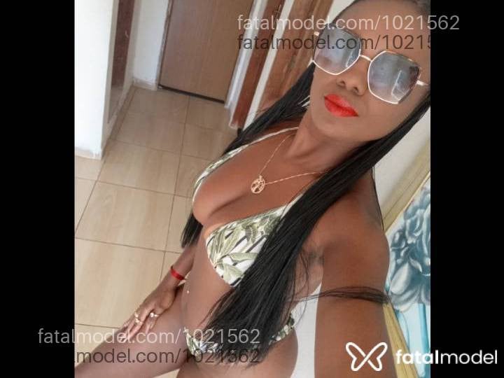 Acompanhante mulher com cabelo castanho de olhos pretos - Perola