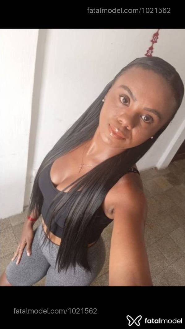 Acompanhante mulher com cabelo castanho de olhos pretos - Perola