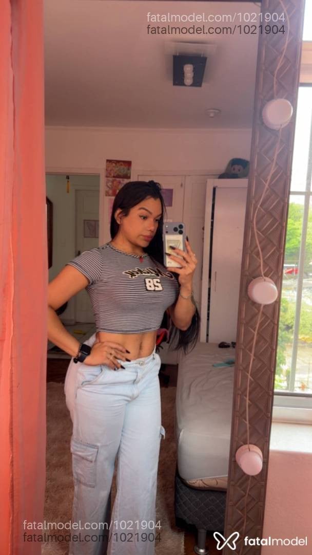 Acompanhante mulher trans com cabelo castanho de olhos castanhos - Yuna Mesquitta