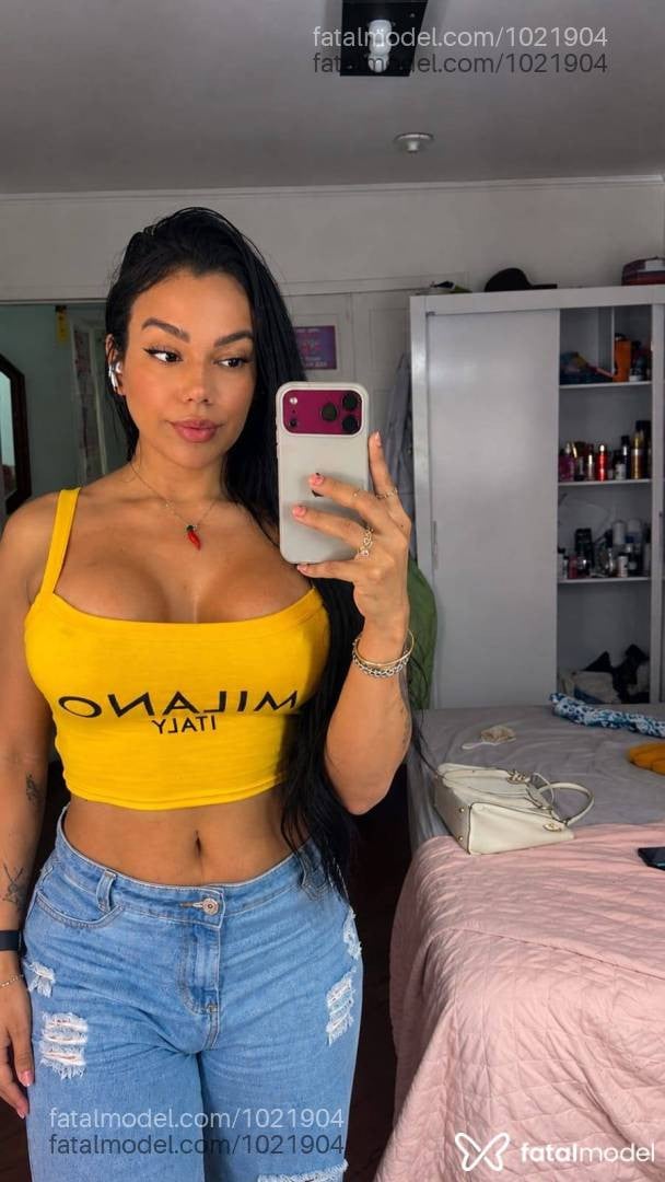 Acompanhante mulher trans com cabelo castanho de olhos castanhos - Yuna Mesquitta