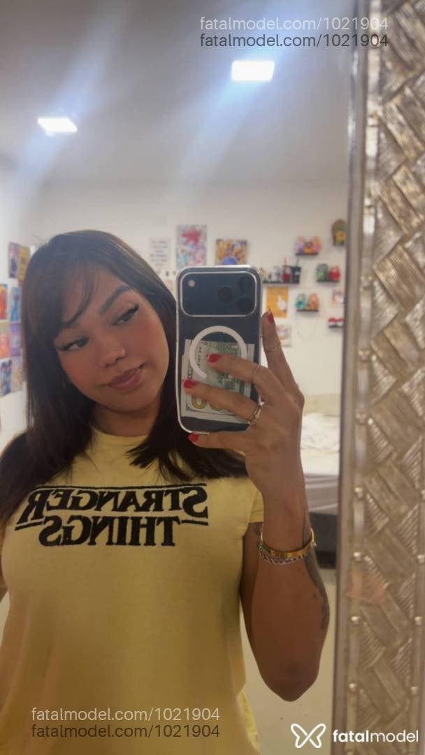 Acompanhante mulher trans com cabelo castanho de olhos castanhos - Yuna Mesquitta
