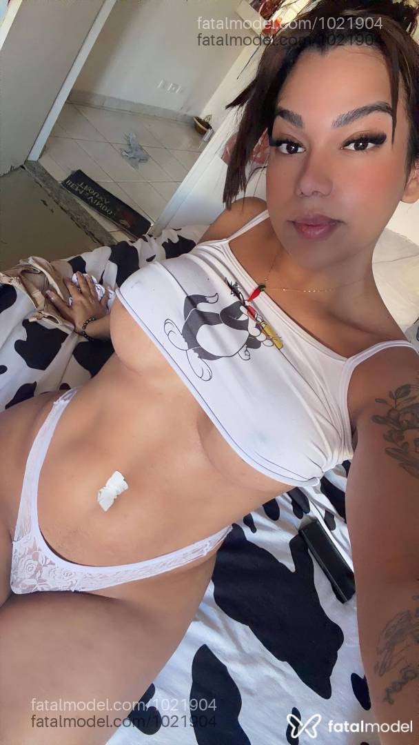 Acompanhante mulher trans com cabelo castanho de olhos castanhos - Yuna Mesquitta