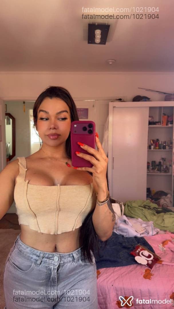 Acompanhante mulher trans com cabelo castanho de olhos castanhos - Yuna Mesquitta