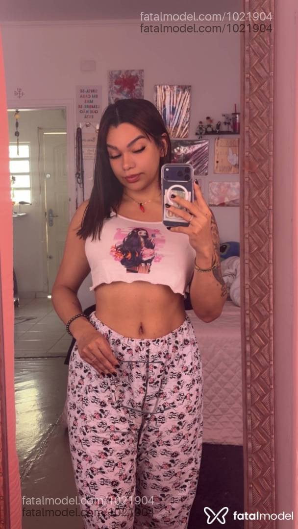 Acompanhante mulher trans com cabelo castanho de olhos castanhos - Yuna Mesquitta