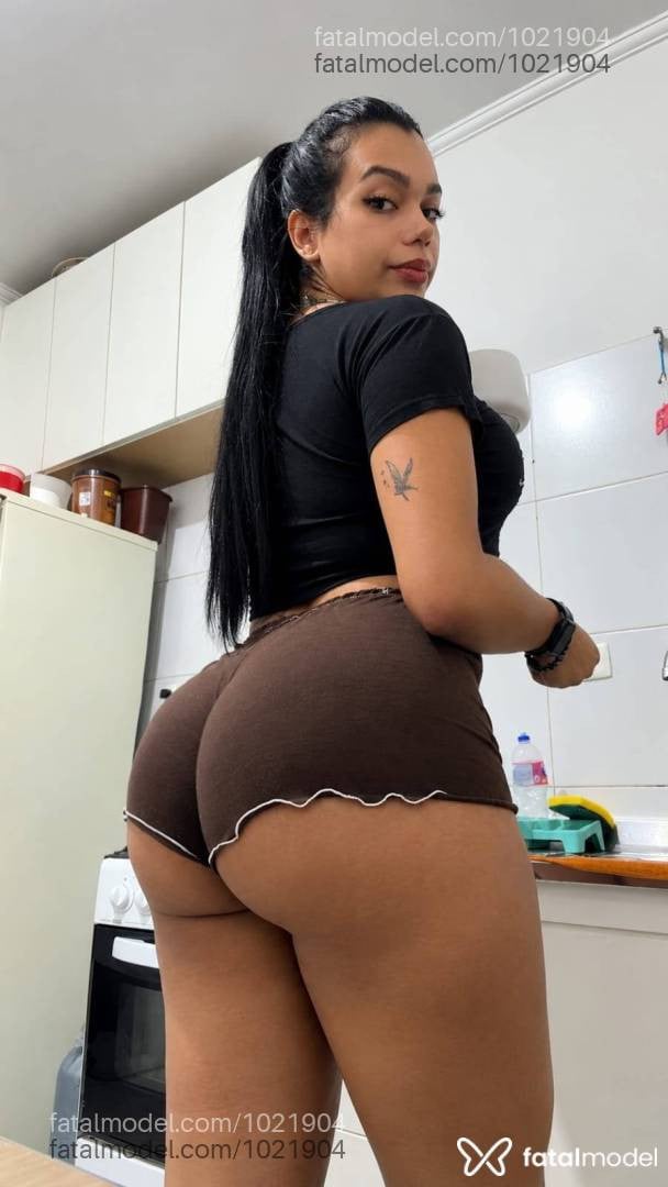 Acompanhante mulher trans com cabelo castanho de olhos castanhos - Yuna Mesquitta