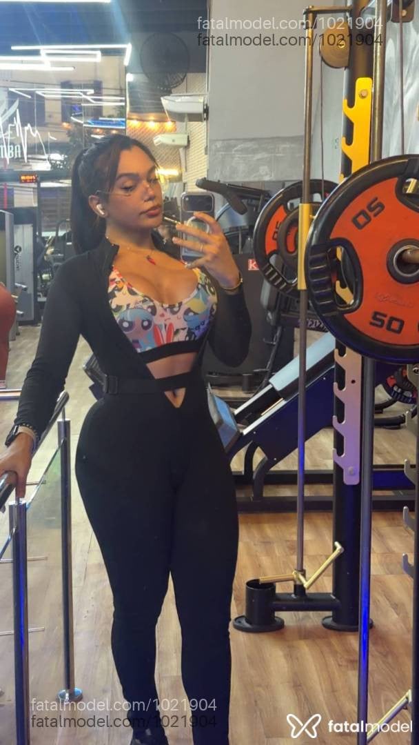 Acompanhante mulher trans com cabelo castanho de olhos castanhos - Yuna Mesquitta