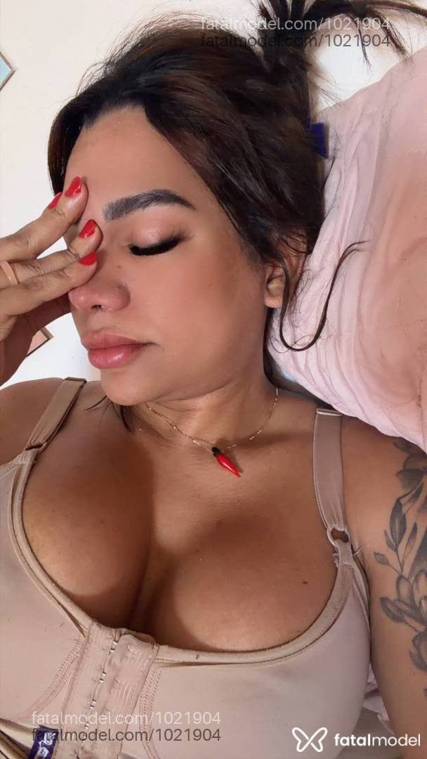 Acompanhante mulher trans com cabelo castanho de olhos castanhos - Yuna Mesquitta