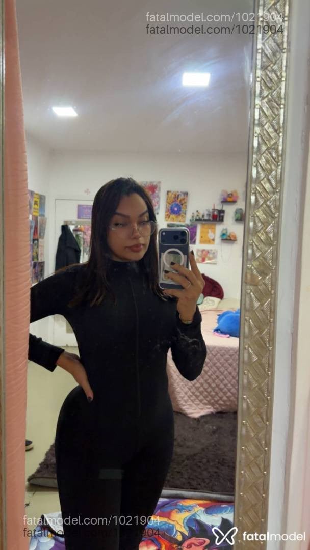 Acompanhante mulher trans com cabelo castanho de olhos castanhos - Yuna Mesquitta