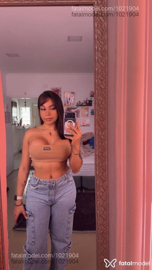 Acompanhante mulher trans com cabelo castanho de olhos castanhos - Yuna Mesquitta