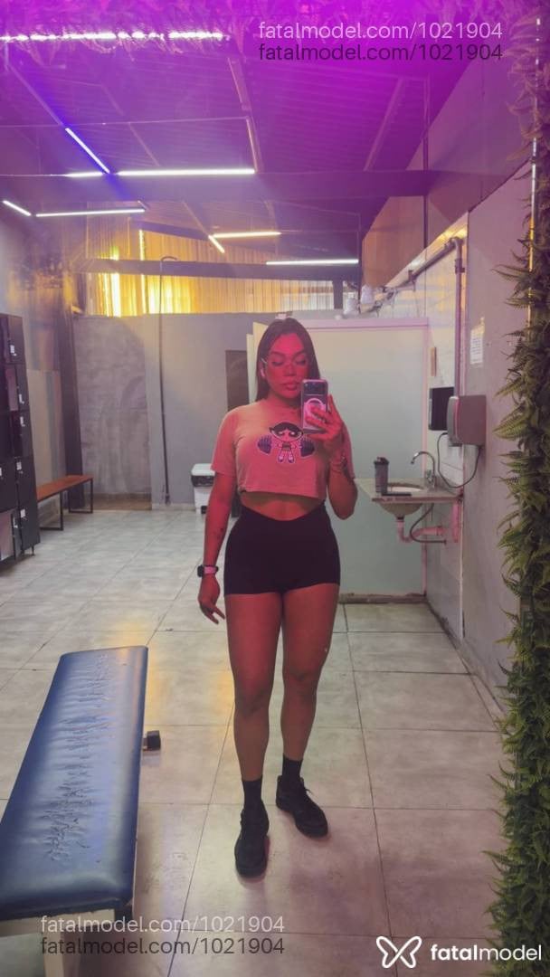 Acompanhante mulher trans com cabelo castanho de olhos castanhos - Yuna Mesquitta