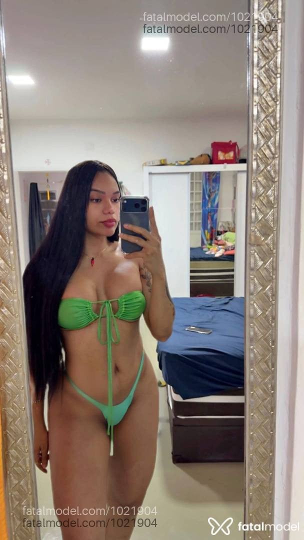Acompanhante mulher trans com cabelo castanho de olhos castanhos - Yuna Mesquitta