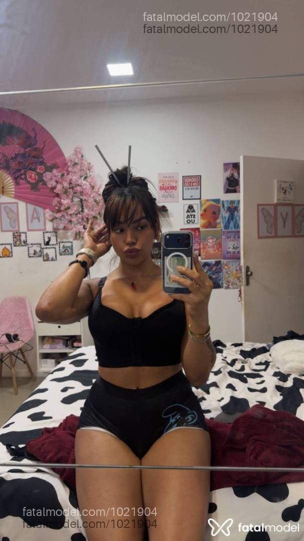 Acompanhante mulher trans com cabelo castanho de olhos castanhos - Yuna Mesquitta