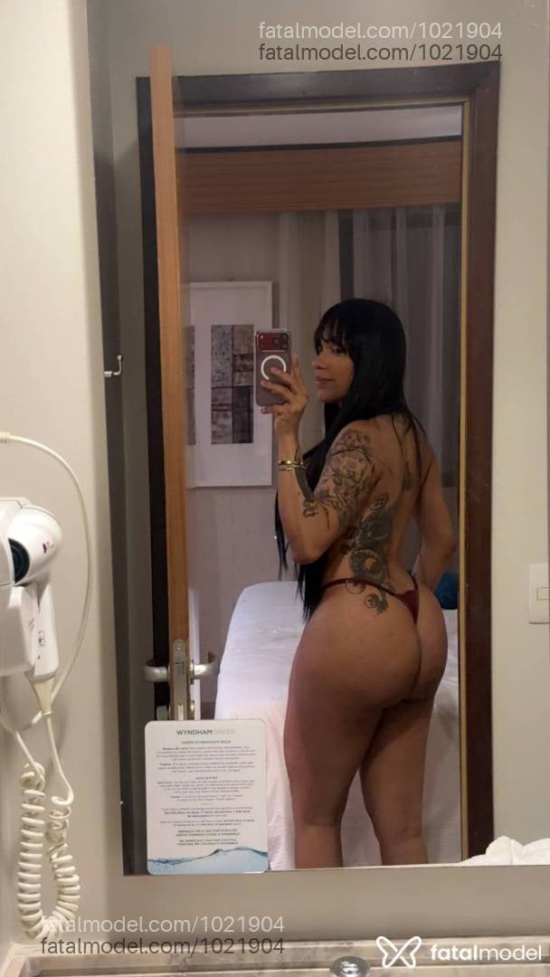 Acompanhante mulher trans com cabelo castanho de olhos castanhos - Yuna Mesquitta