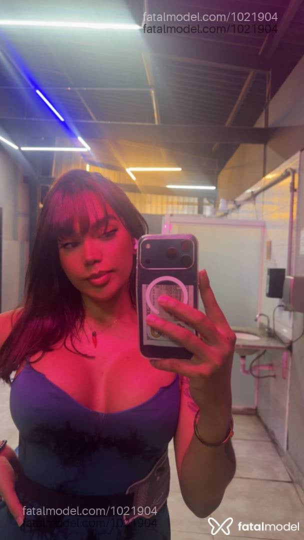 Acompanhante mulher trans com cabelo castanho de olhos castanhos em São Paulo - Yuna Mesquitta