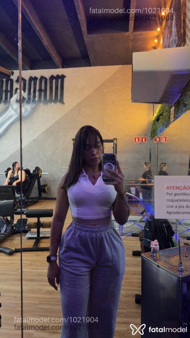 Acompanhante mulher trans com cabelo castanho de olhos castanhos - Yuna Mesquitta