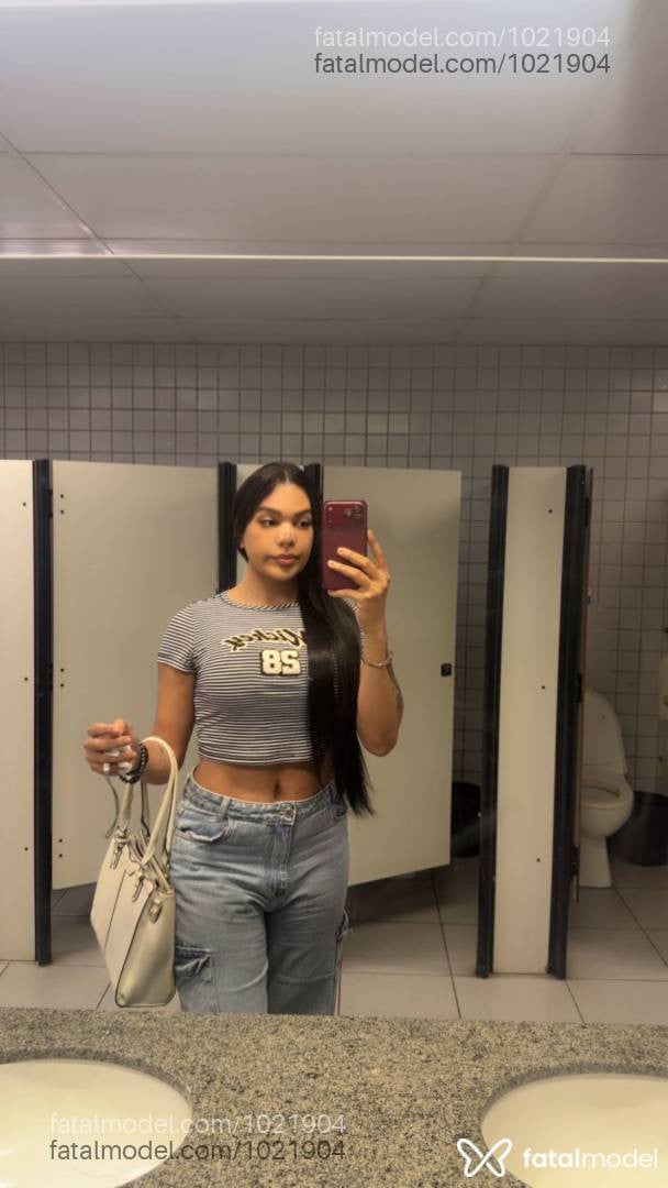 Acompanhante mulher trans com cabelo castanho de olhos castanhos - Yuna Mesquitta