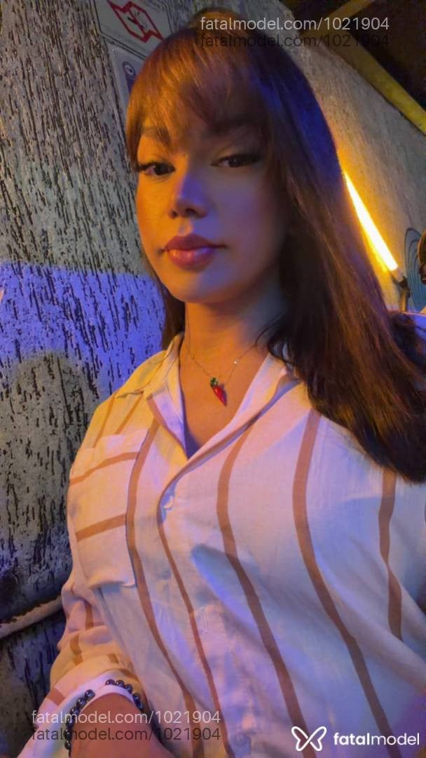 Acompanhante mulher trans com cabelo castanho de olhos castanhos - Yuna Mesquitta