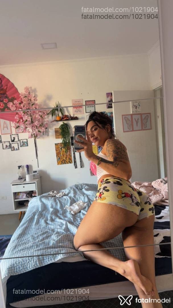 Acompanhante mulher trans com cabelo castanho de olhos castanhos - Yuna Mesquitta