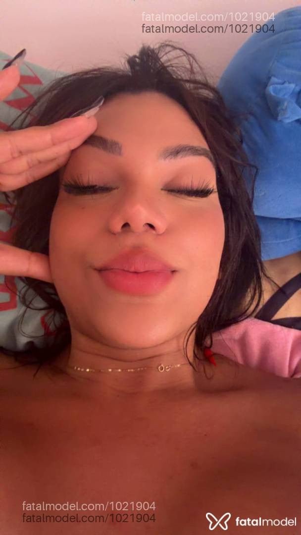 Acompanhante mulher trans com cabelo castanho de olhos castanhos - Yuna Mesquitta