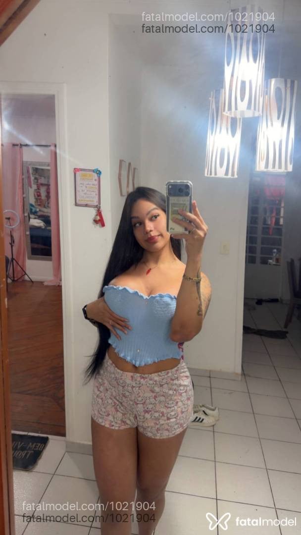 Acompanhante mulher trans com cabelo castanho de olhos castanhos - Yuna Mesquitta