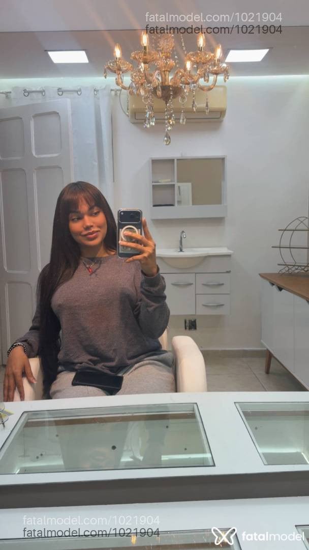 Acompanhante mulher trans com cabelo castanho de olhos castanhos em São Paulo - Yuna Mesquitta