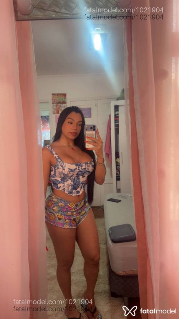 Acompanhante mulher trans com cabelo castanho de olhos castanhos - Yuna Mesquitta
