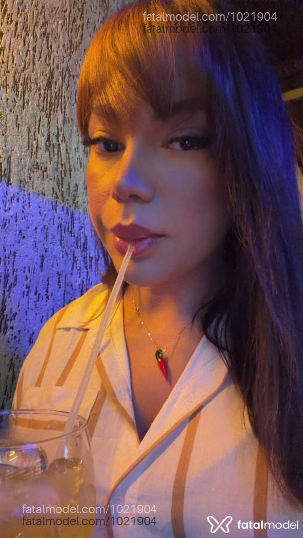 Acompanhante mulher trans com cabelo castanho de olhos castanhos - Yuna Mesquitta
