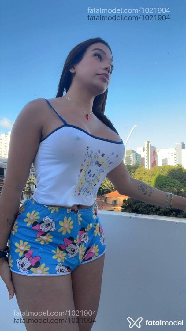 Acompanhante mulher trans com cabelo castanho de olhos castanhos - Yuna Mesquitta