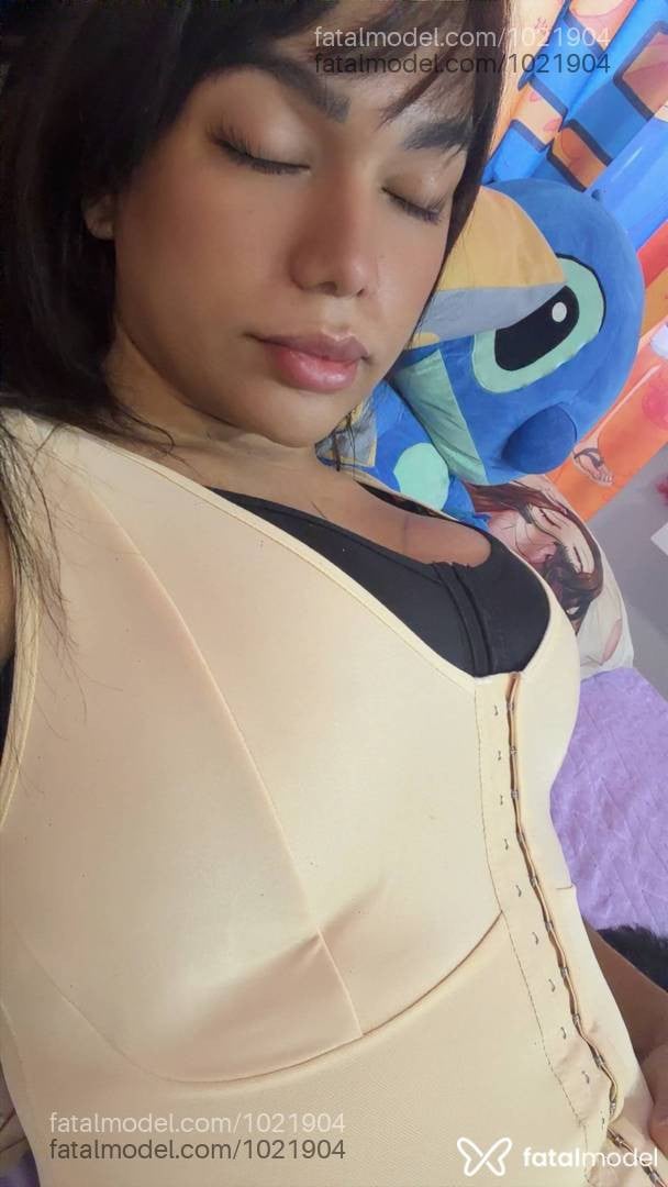 Acompanhante mulher trans com cabelo castanho de olhos castanhos em São Paulo - Yuna Mesquitta