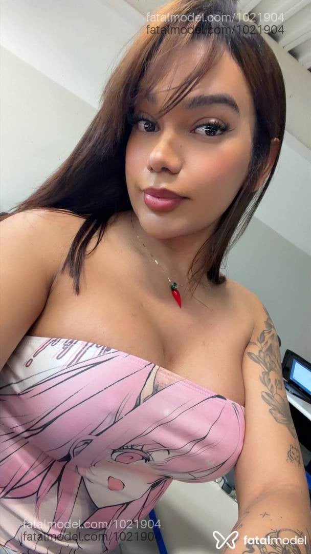 Acompanhante mulher trans com cabelo castanho de olhos castanhos - Yuna Mesquitta