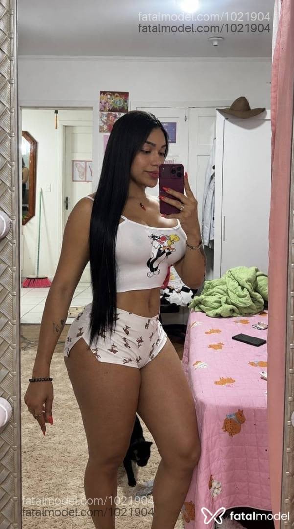 Acompanhante mulher trans com cabelo castanho de olhos castanhos - Yuna Mesquitta