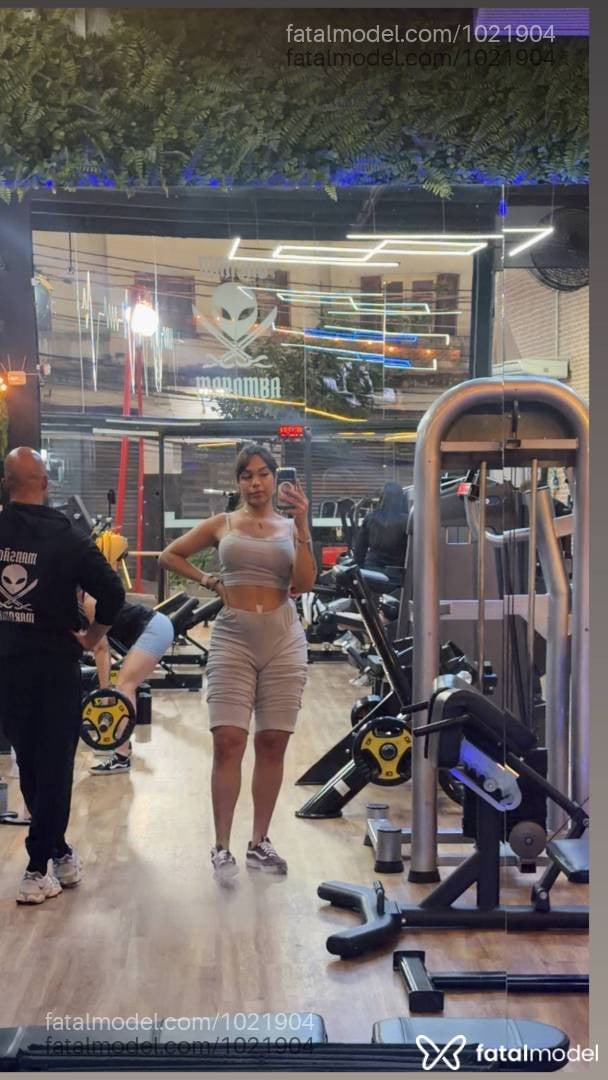 Acompanhante mulher trans com cabelo castanho de olhos castanhos - Yuna Mesquitta