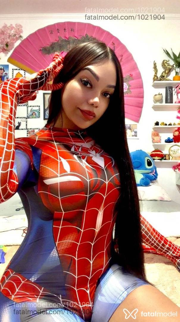 Acompanhante mulher trans com cabelo castanho de olhos castanhos - Yuna Mesquitta