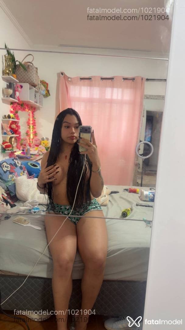 Acompanhante mulher trans com cabelo castanho de olhos castanhos - Yuna Mesquitta