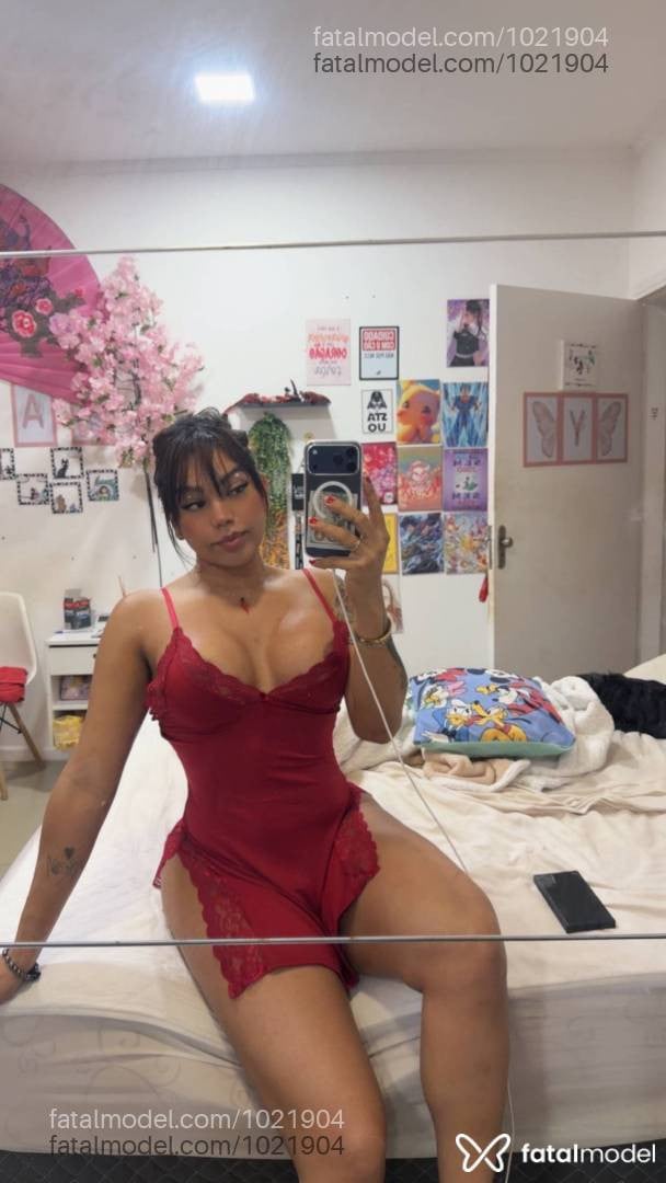 Acompanhante mulher trans com cabelo castanho de olhos castanhos - Yuna Mesquitta