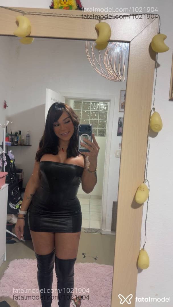 Acompanhante mulher trans com cabelo castanho de olhos castanhos - Yuna Mesquitta
