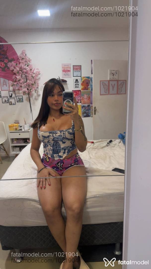 Acompanhante mulher trans com cabelo castanho de olhos castanhos - Yuna Mesquitta